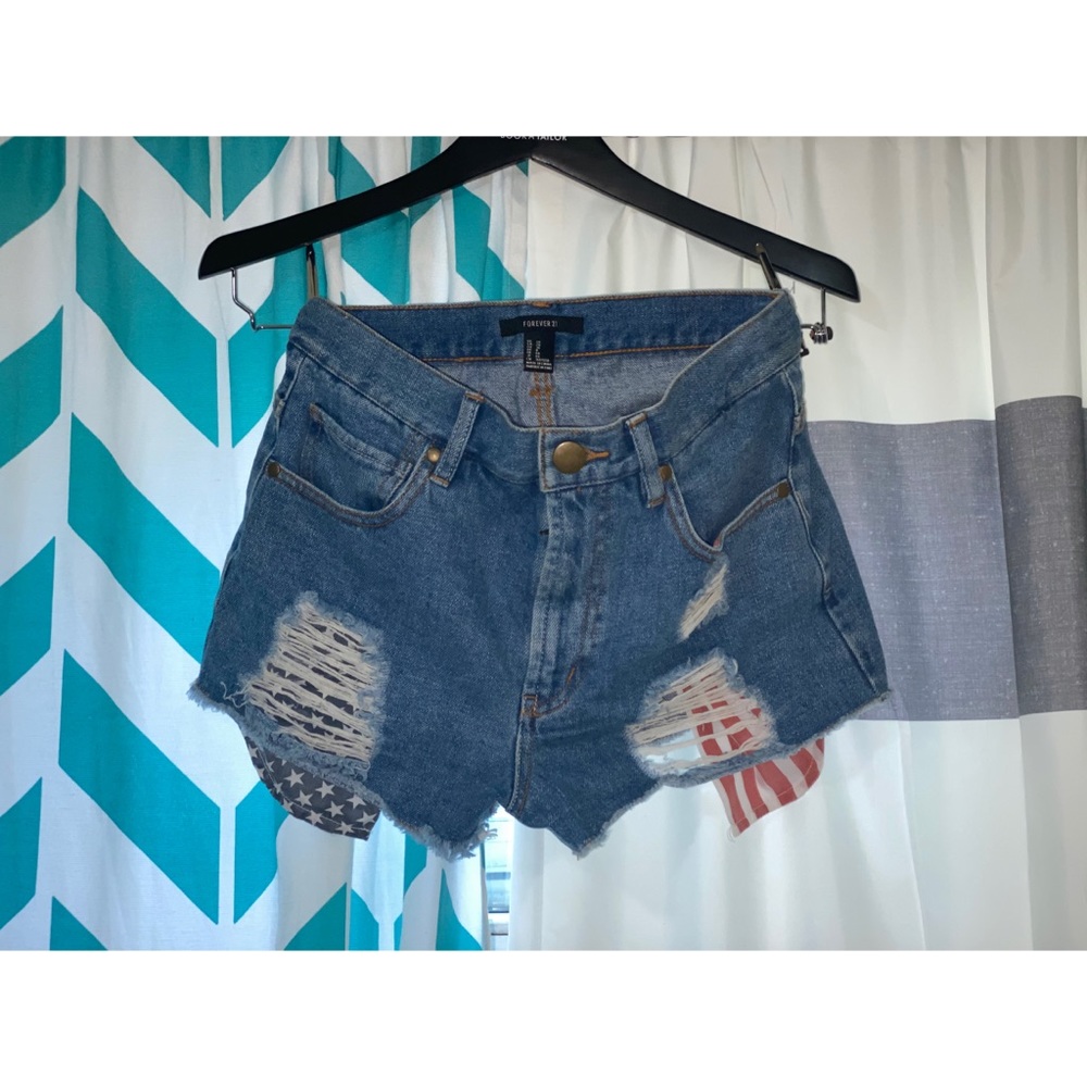 Fashion Pockets Ripped Denim Shorts